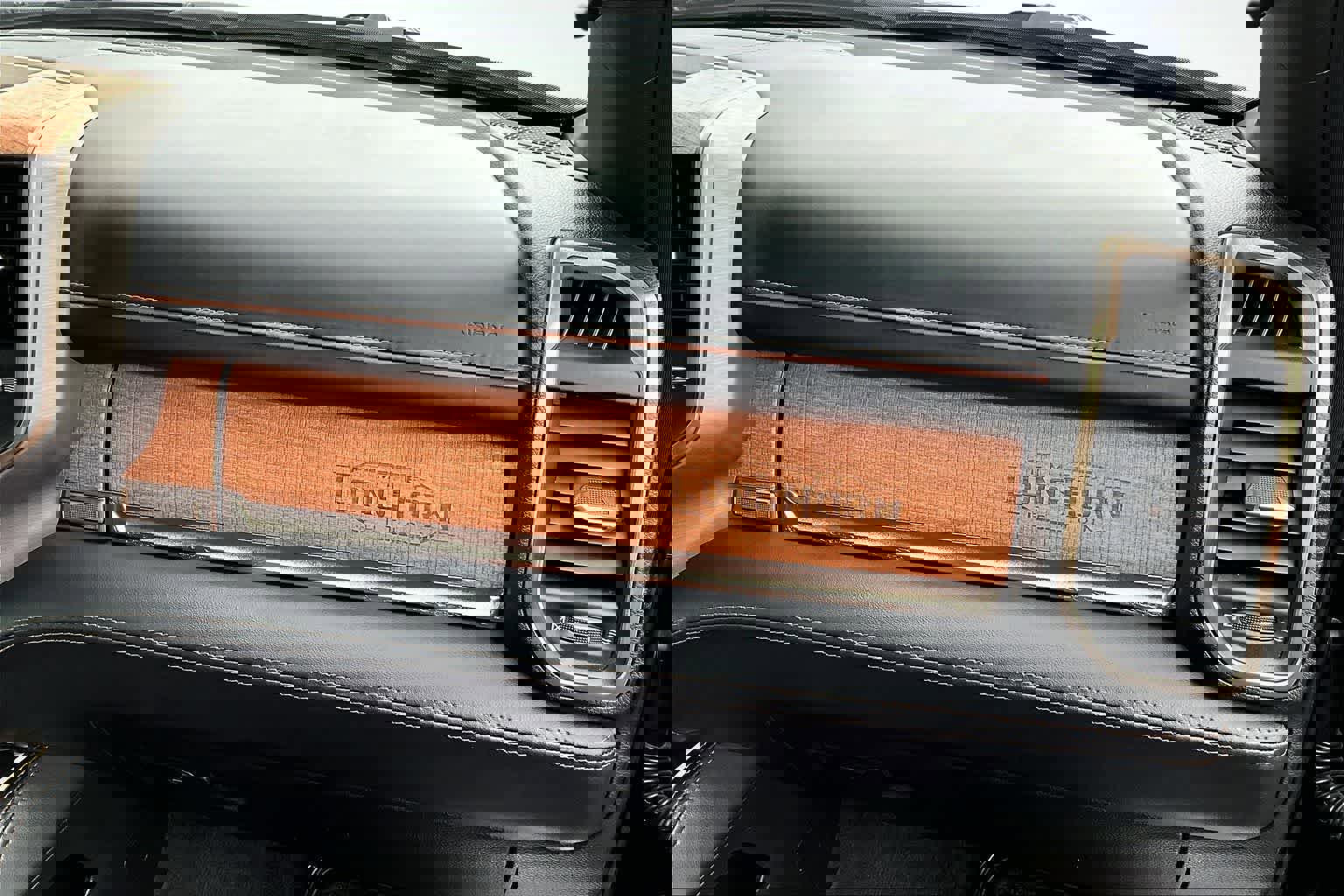 Used 2022 RAM 1500 Limited w/ Body-Colour Bumper Group image 24