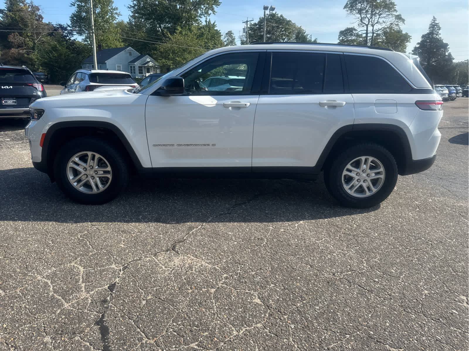 Certified 2023 Jeep Grand Cherokee Laredo image 6