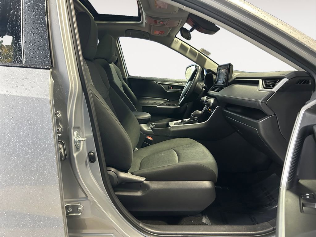 Used 2021 Toyota RAV4 XLE image 11