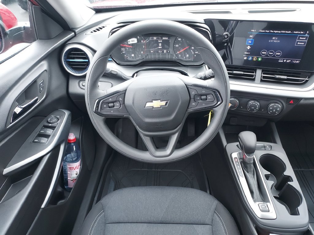 New 2026 Chevrolet Trax LS w/ LS Convenience Package FWD image 16