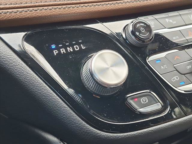 Used 2021 Chrysler Pacifica Limited w/ Uconnect Theater Family Group FWD image 10