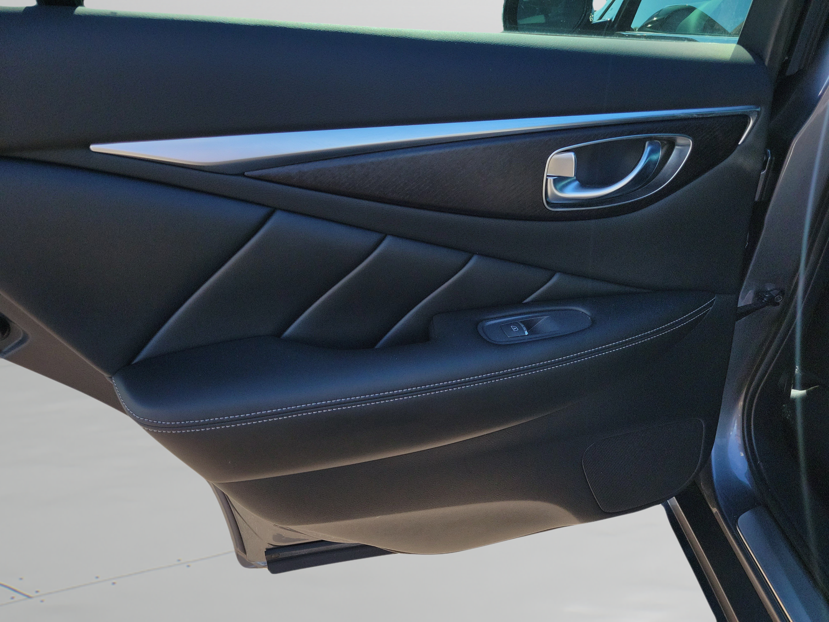 Used 2023 INFINITI Q50 Sensory RWD image 9