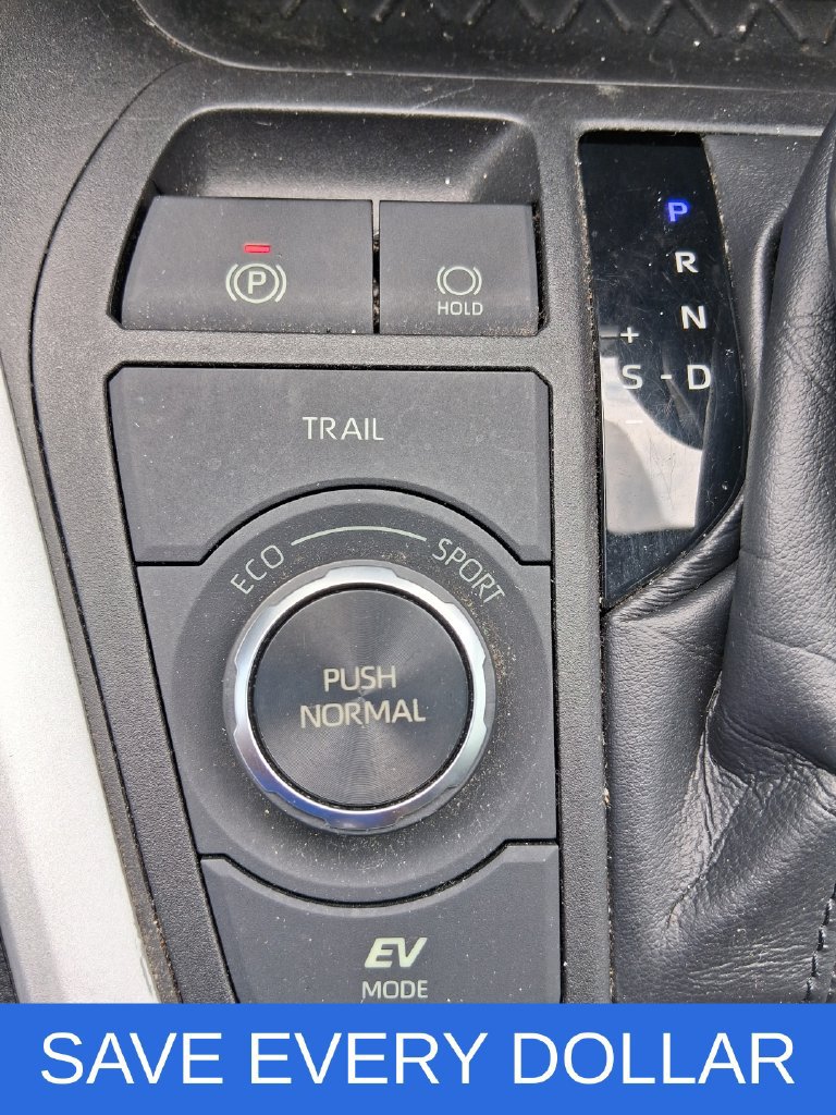 Used 2021 Toyota RAV4 XLE w/ Convenience Package AWD/4WD image 18