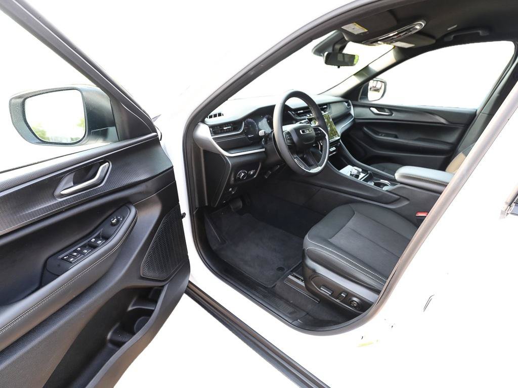 Used 2025 Jeep Grand Cherokee Laredo w/ MOPAR Finishing Package RWD image 11