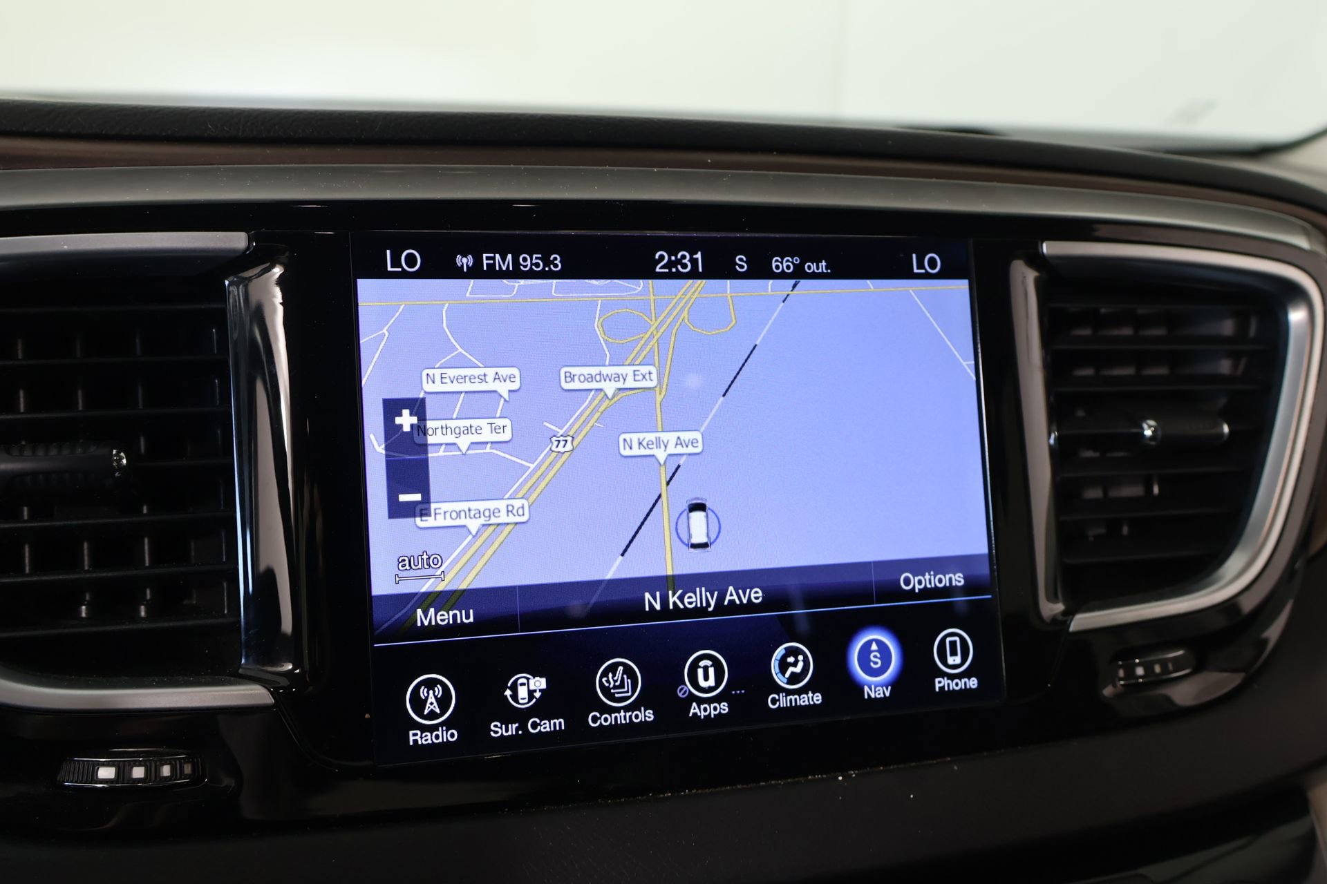 Used 2017 Chrysler Pacifica Touring-L Plus w/ Advanced Safetytec Group FWD image 7