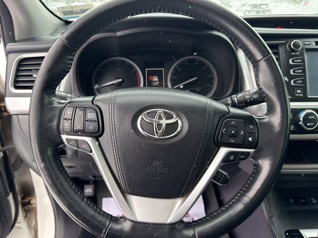 Used 2017 Toyota Highlander Limited image 24