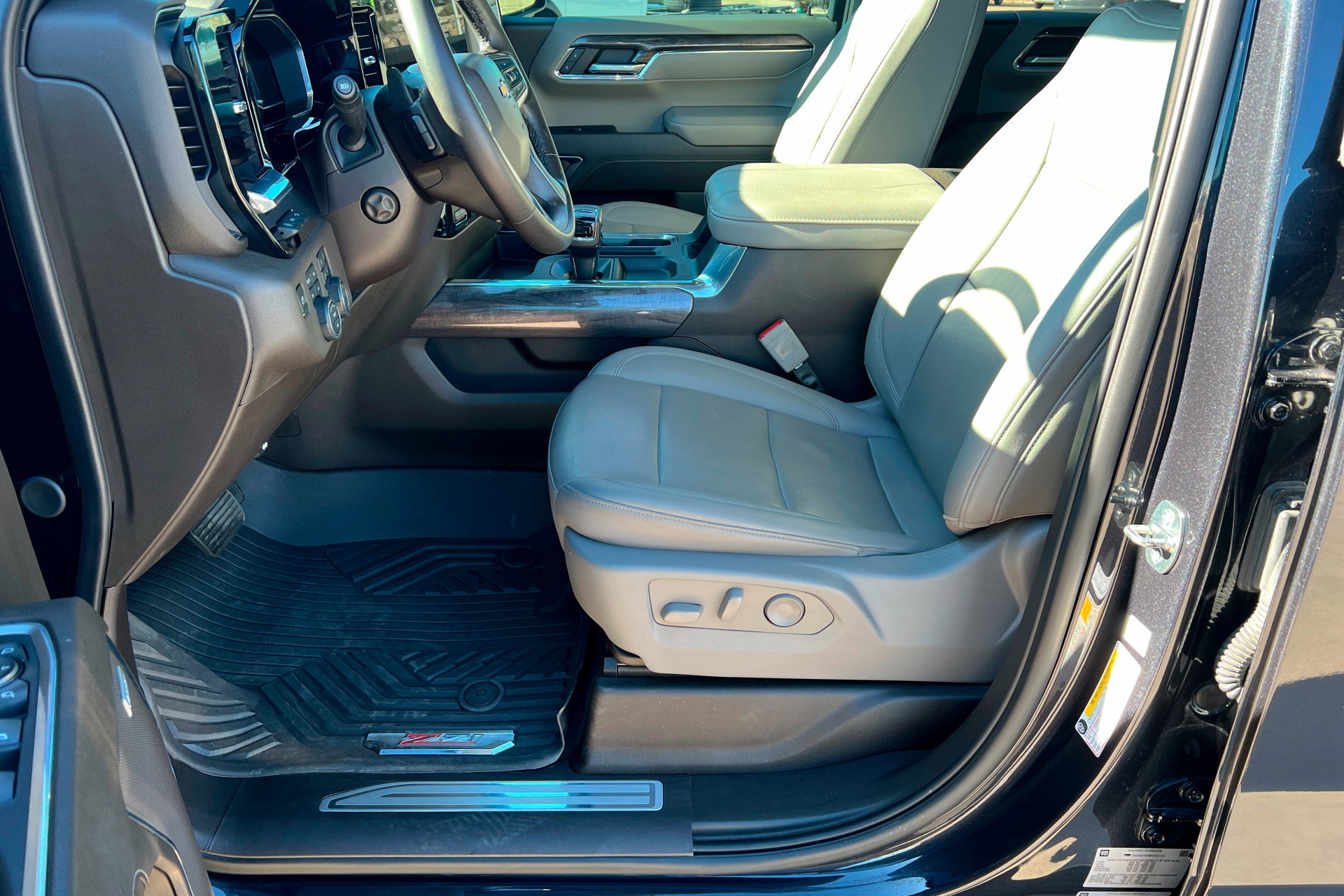 Certified 2024 Chevrolet Silverado 1500 LTZ image 18