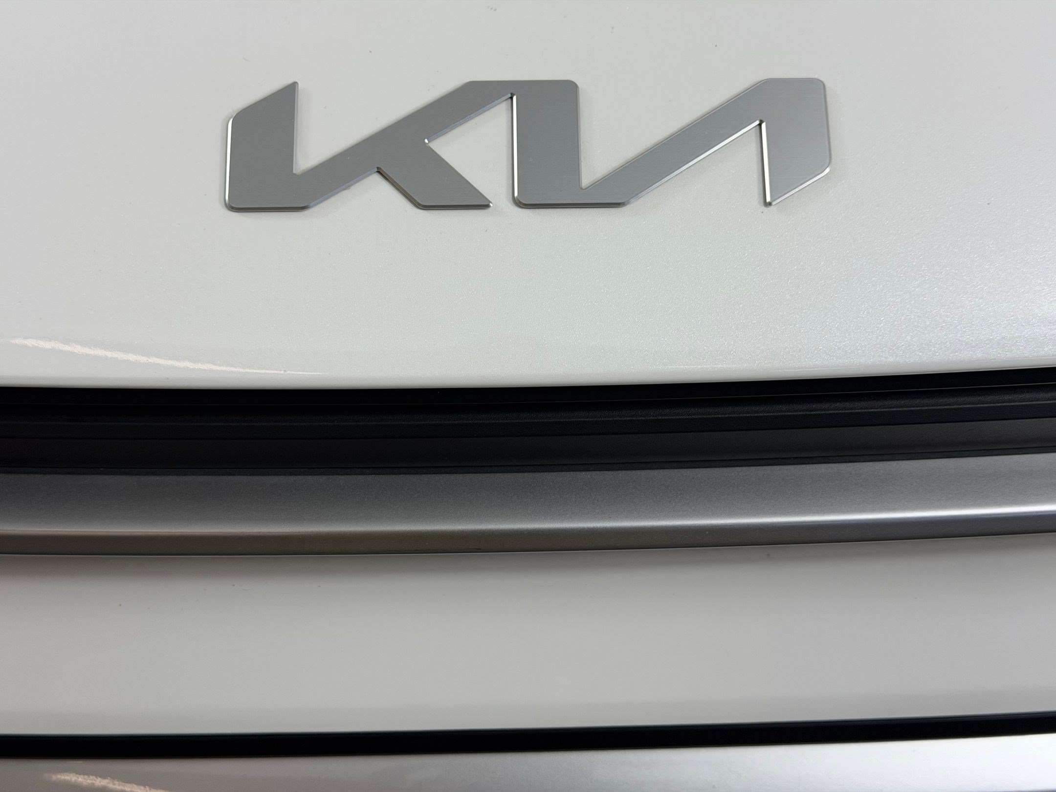 Used 2024 Kia Niro EX w/ EX Cold Weather Package FWD image 26