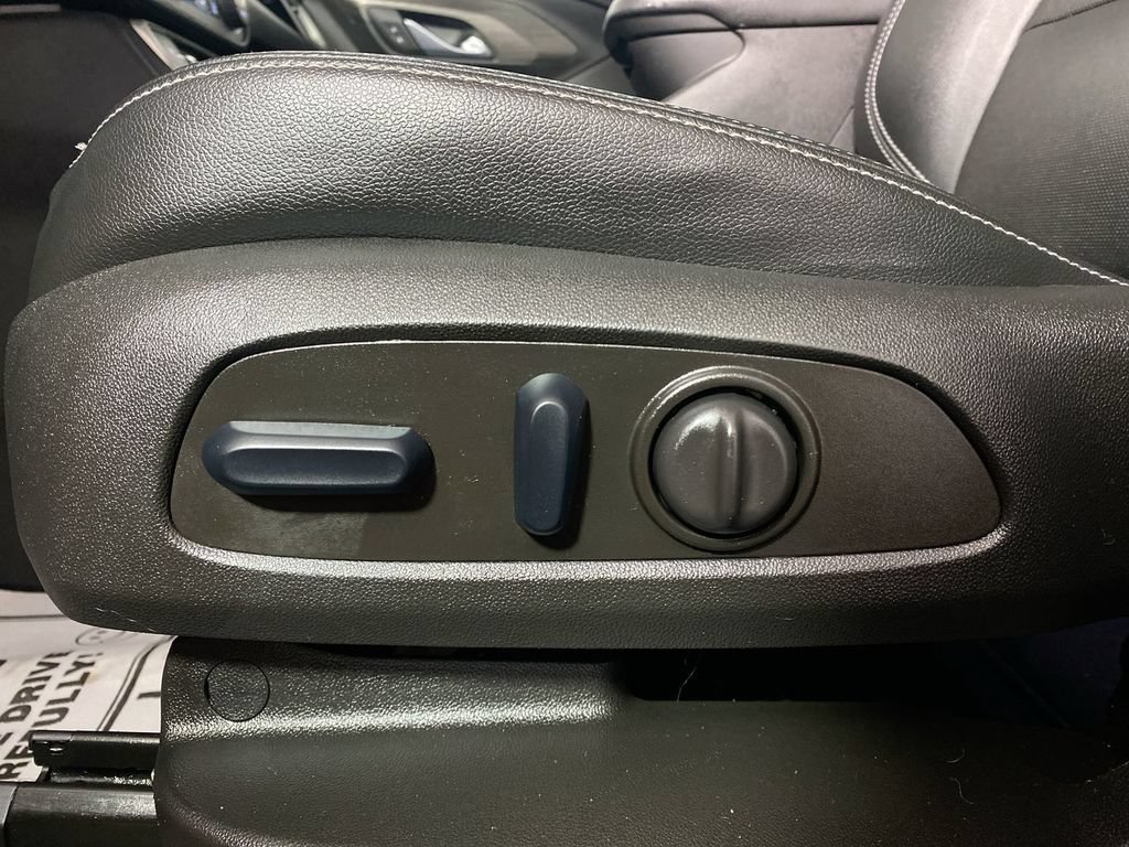 Used 2023 GMC Terrain SLT w/ Infotainment Package II AWD/4WD image 12