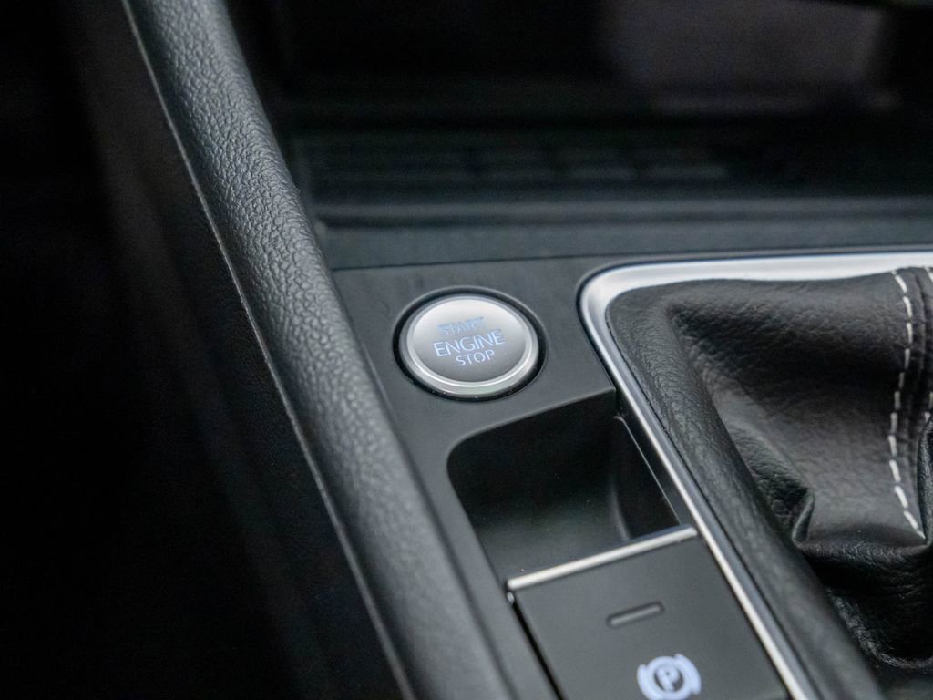 Used 2025 Volkswagen Jetta SE image 15