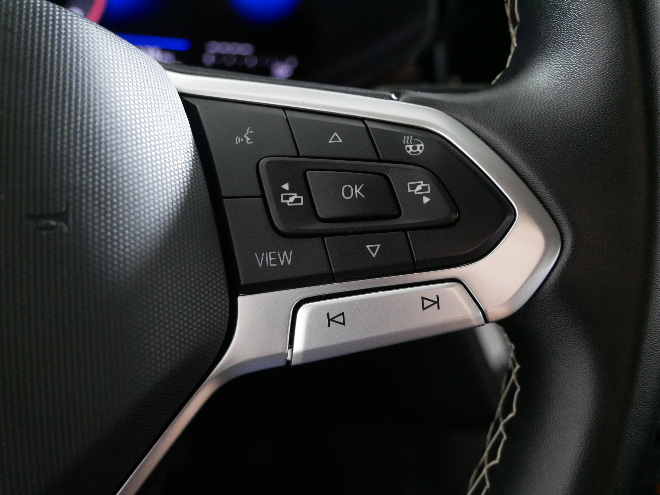 Certified 2023 Volkswagen Taos SE w/ Panoramic Sunroof Package image 28