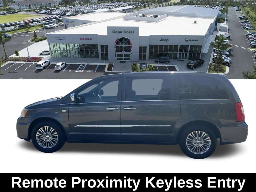 Used 2014 Chrysler Town & Country Touring-L FWD image 8
