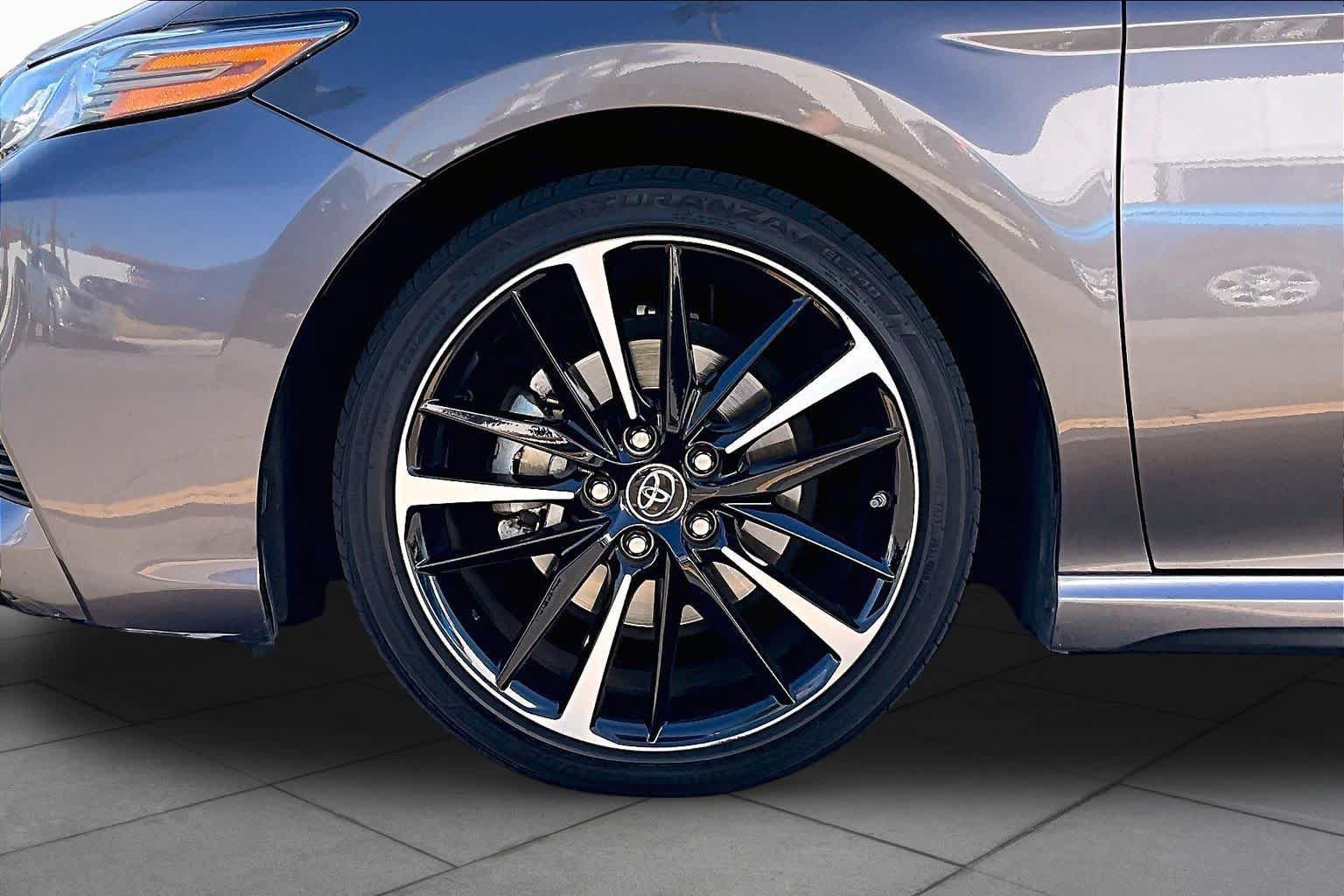 Used 2018 Toyota Camry XSE FWD image 10