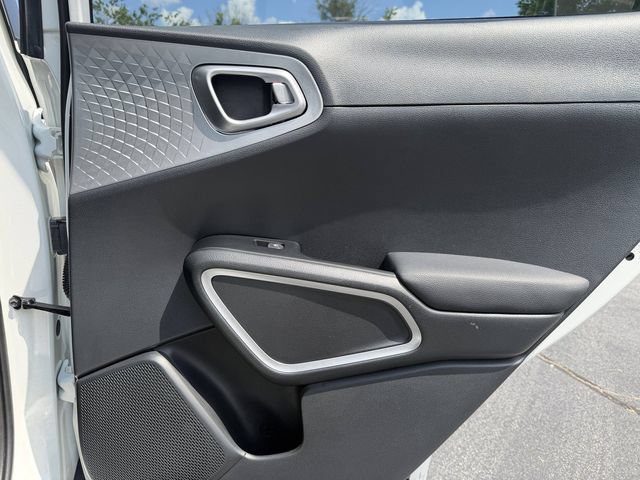 Certified 2025 Kia Soul LX w/ LX Technology Package FWD image 30