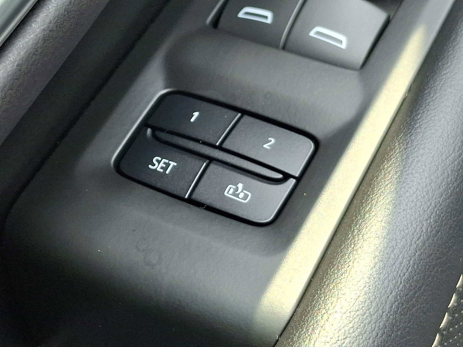 Used 2022 GMC Yukon SLT w/ SLT Premium Package image 31