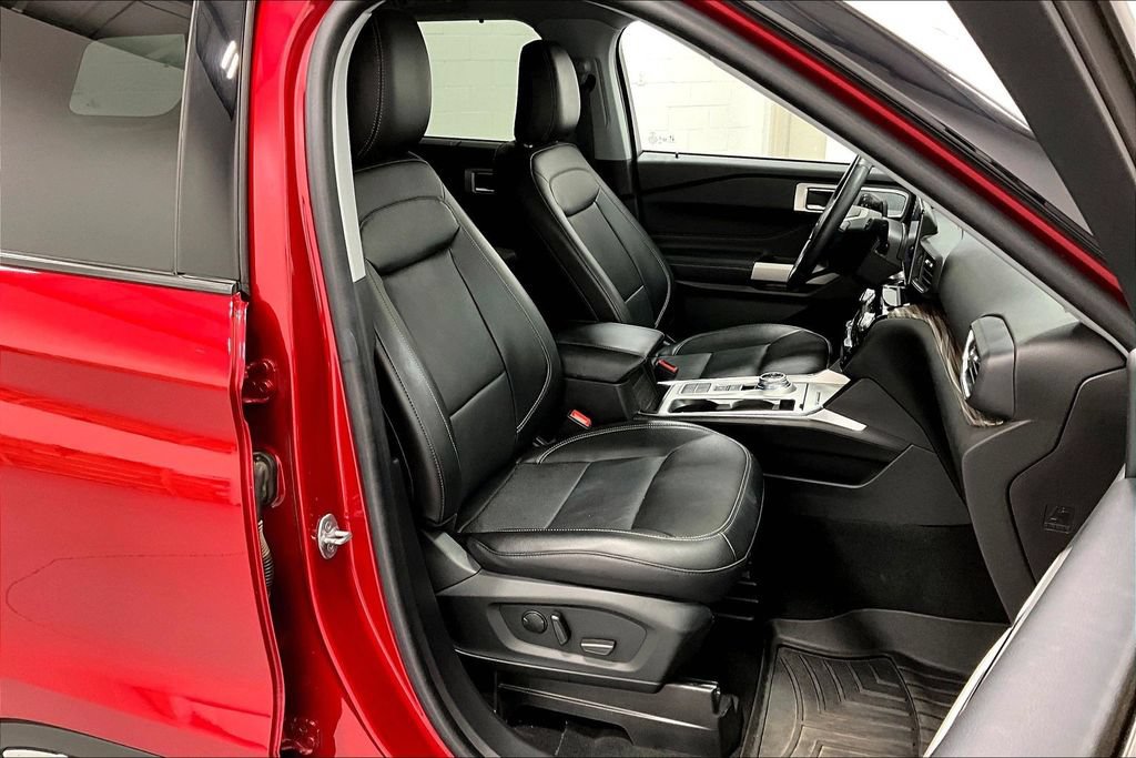 Used 2022 Ford Explorer Limited w/ Equipment Group 301A RWD image 9