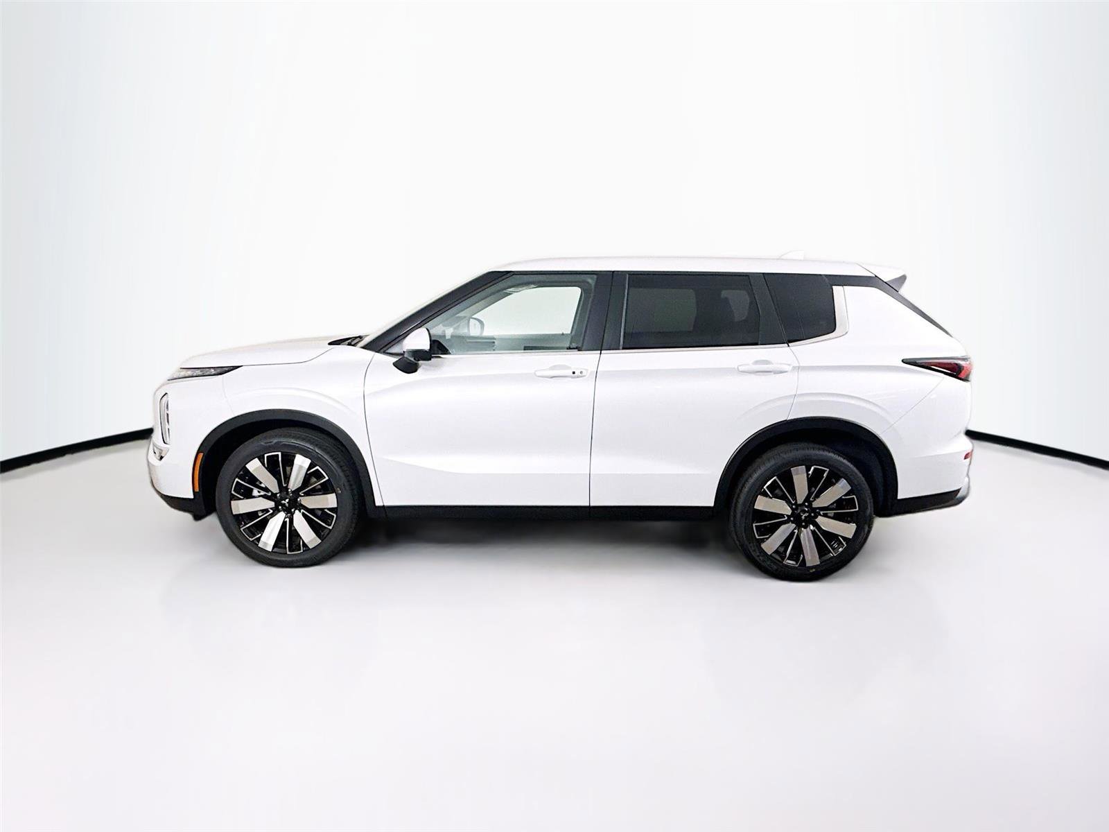New 2026 Mitsubishi Outlander SE image 26