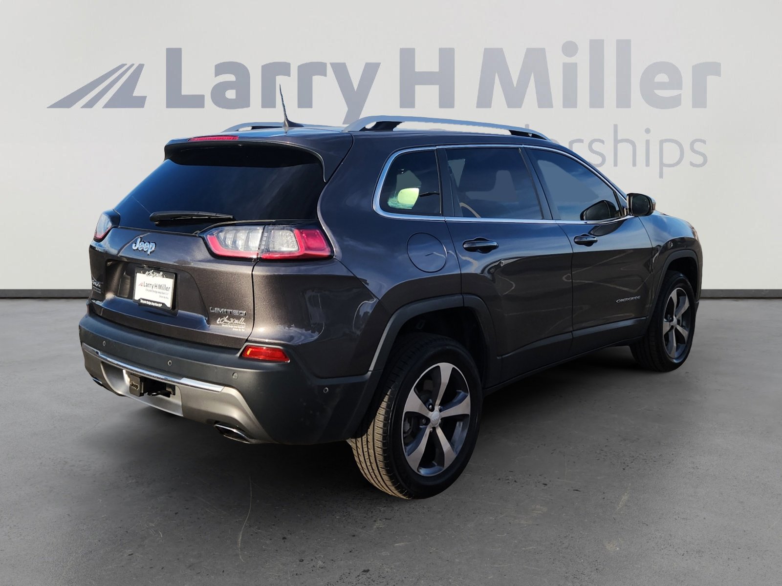 Used 2019 Jeep Cherokee Limited w/ Technology Group image 6
