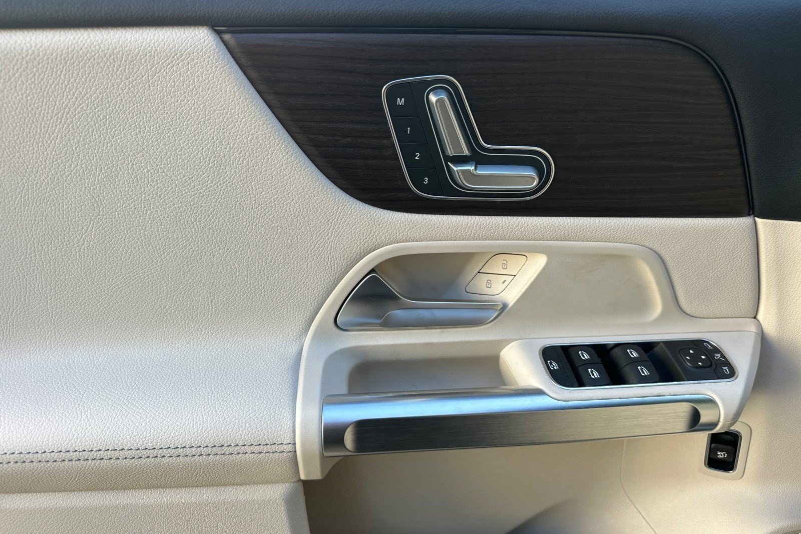 New 2026 Mercedes-Benz GLB 250 image 14