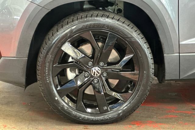 Certified 2023 Volkswagen Taos SE w/ Black Wheel Package image 35