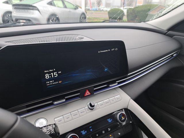 Used 2025 Hyundai Elantra Limited image 16