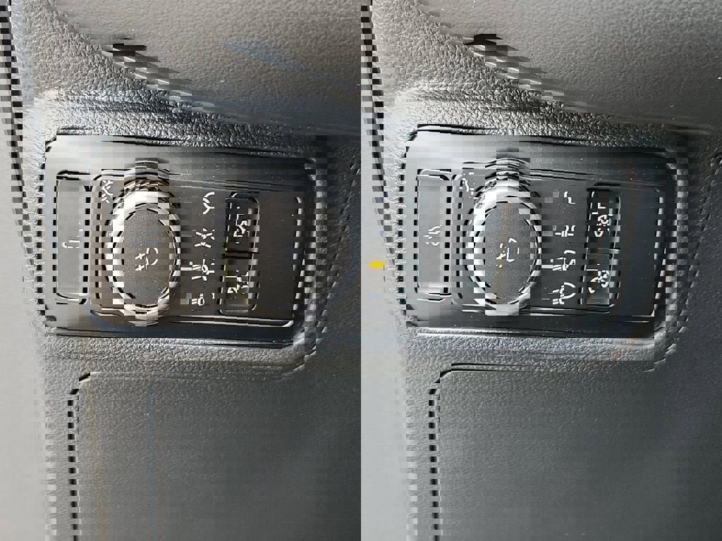 Used 2025 Ford Explorer ST image 22