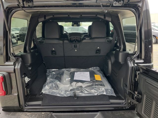 New 2026 Jeep Wrangler Unlimited Rubicon w/ Xtreme 35 Tire Package image 8