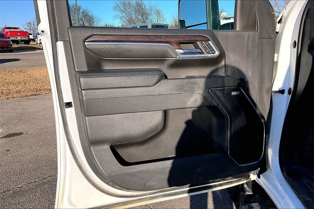 Used 2024 GMC Sierra 3500 SLT w/ SLT Premium Package image 19