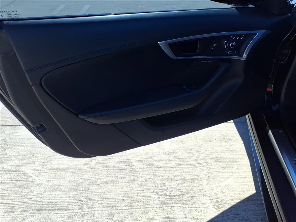 Used 2018 Jaguar F-TYPE R-Dynamic image 16