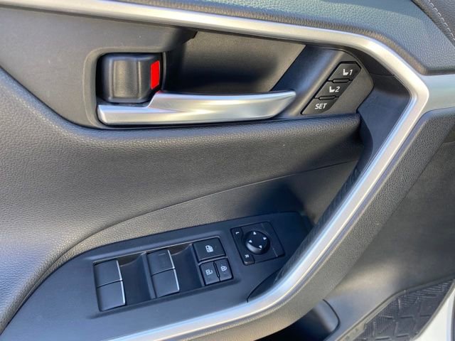 Used 2019 Toyota RAV4 Limited image 18