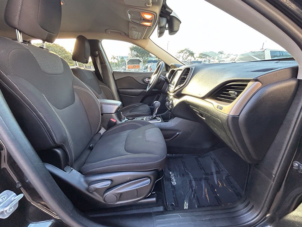 Used 2015 Jeep Cherokee Latitude w/ Comfort/Convenience Group FWD image 22