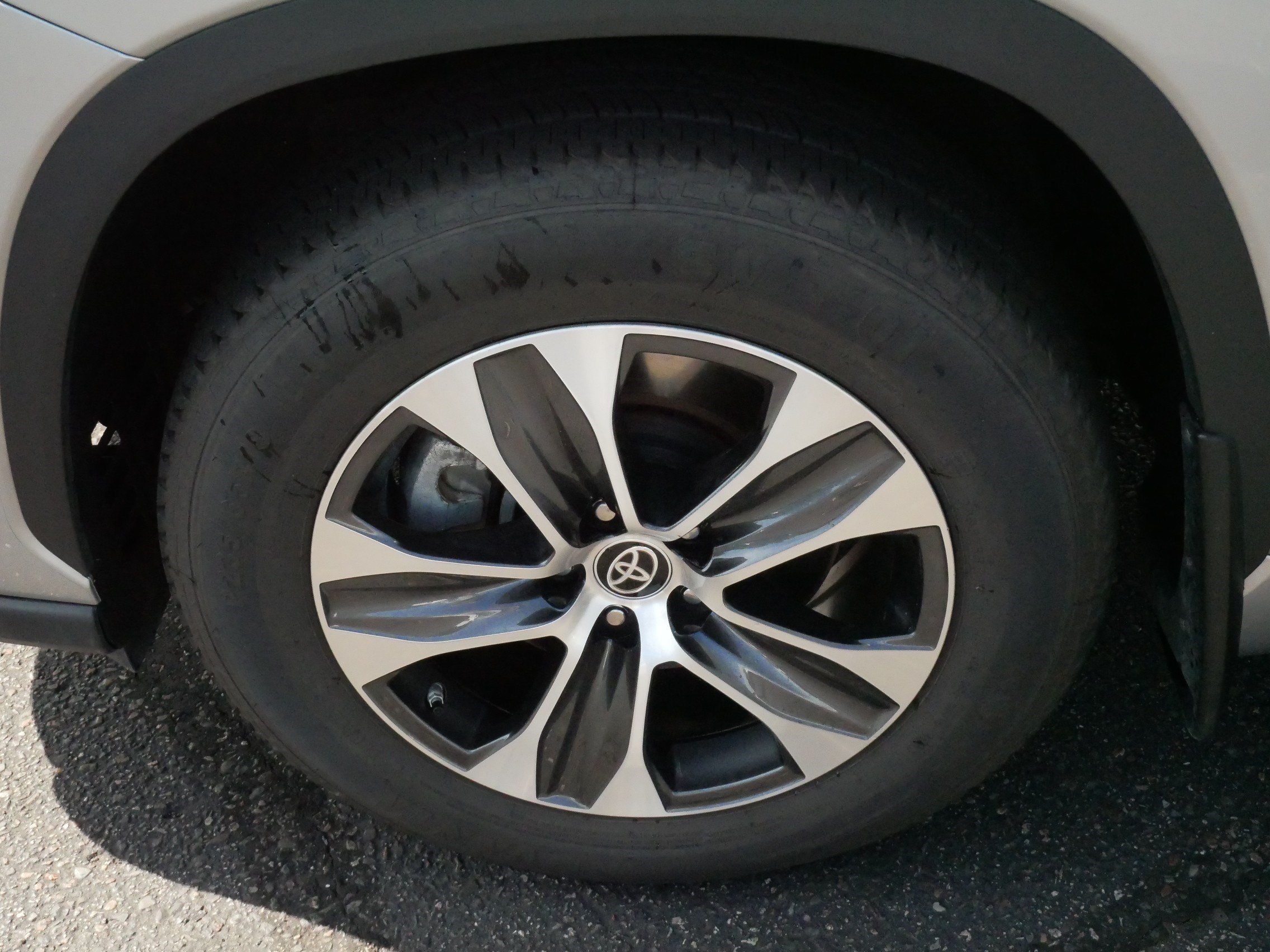 Used 2025 Toyota Highlander XLE AWD/4WD image 15