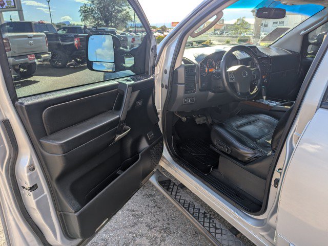 Used 2011 Nissan Titan SL w/ SL Technology Pkg AWD/4WD image 7