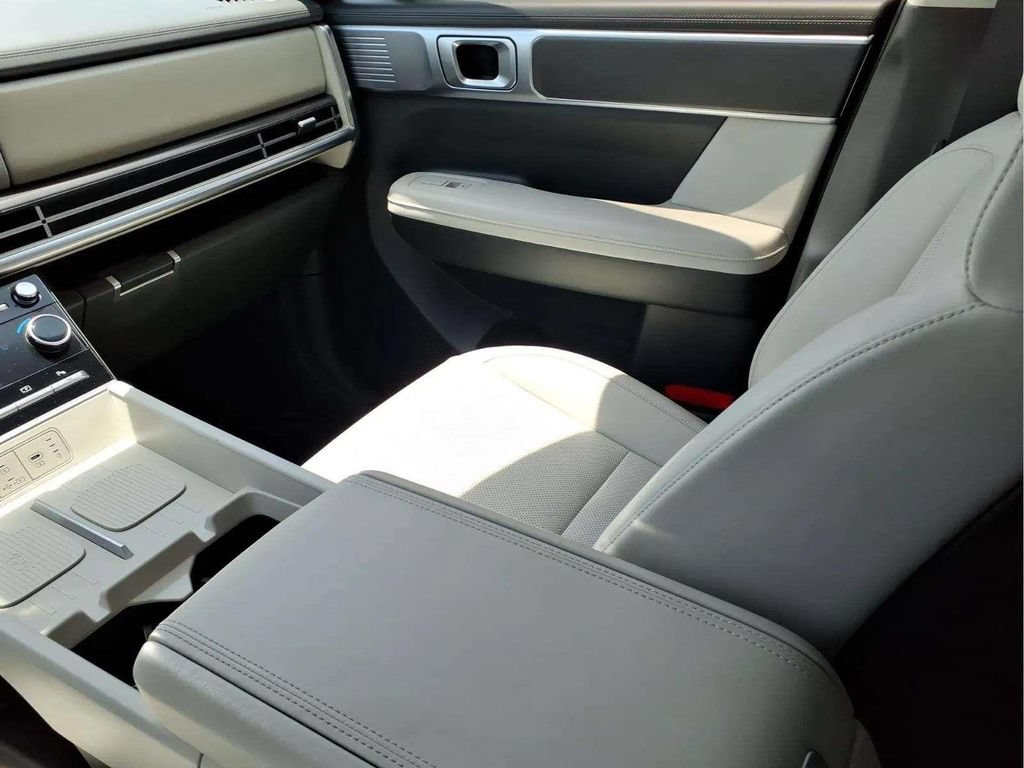 Used 2025 Hyundai Santa Fe SEL FWD image 11