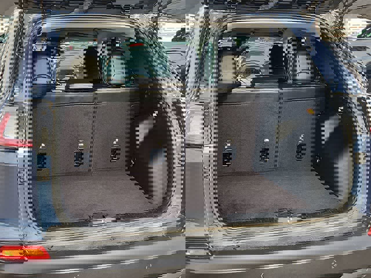 Used 2021 Jeep Cherokee Latitude Plus image 23