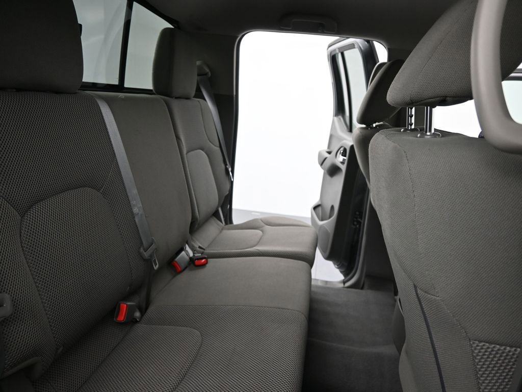 Used 2019 Nissan Frontier SV image 13