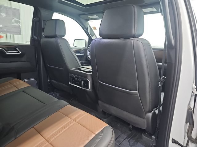 Used 2024 Chevrolet Silverado 1500 High Country w/ Technology Package AWD/4WD image 31