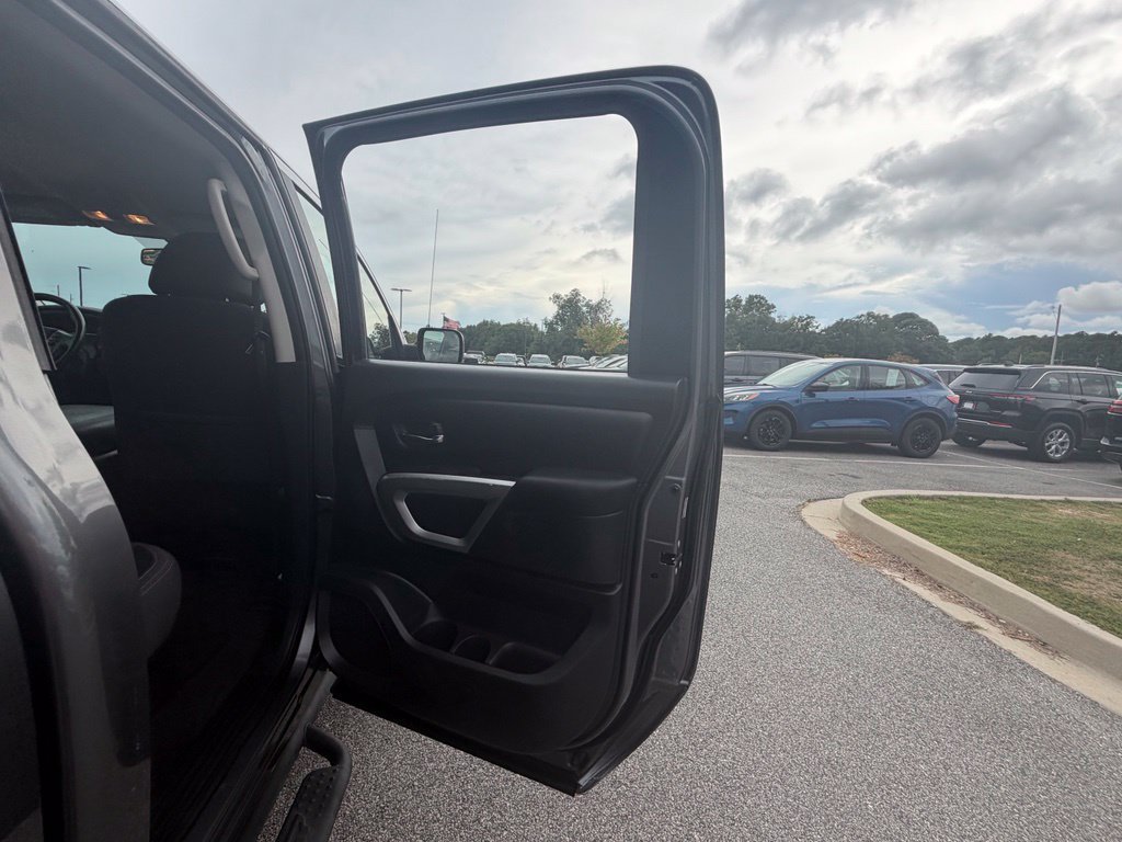 Used 2021 Nissan Titan SV w/ SV Convenience Package RWD image 58