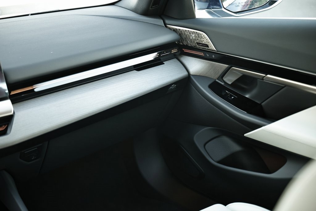 New 2026 BMW 530i w/ Premium Package image 28