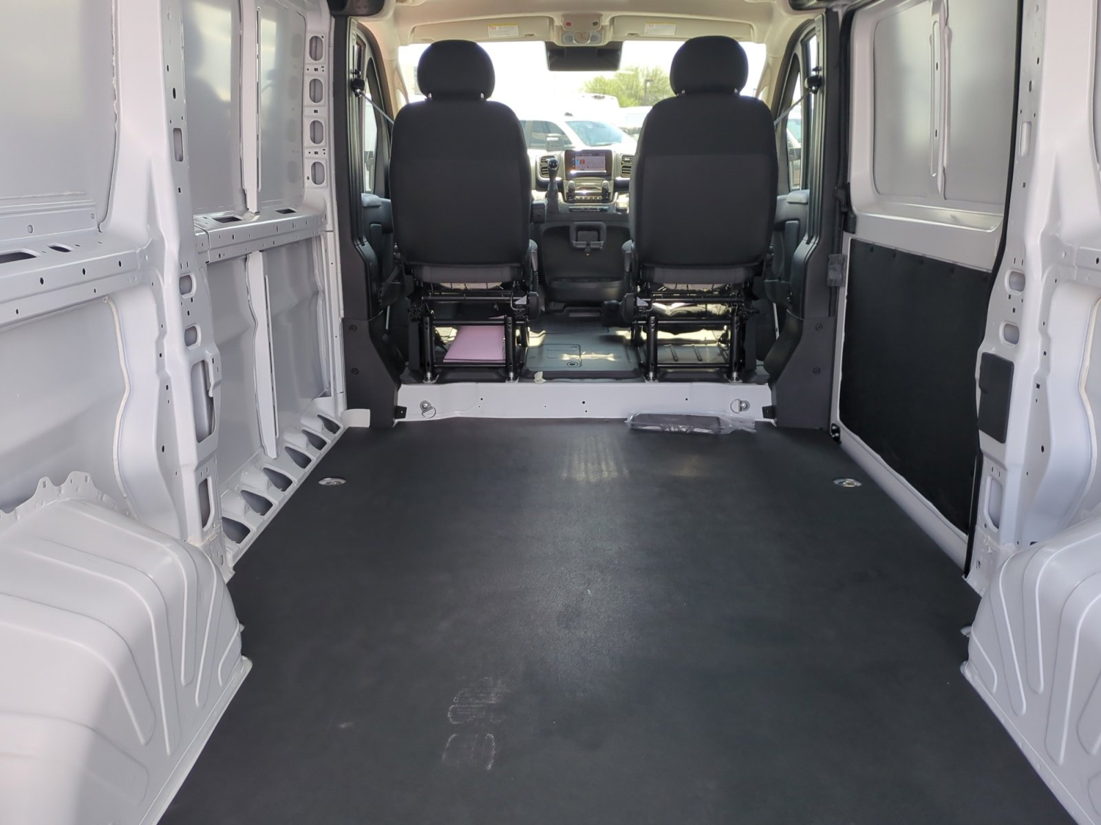 New 2025 RAM ProMaster 2500 w/ Quick Order Package 22G SLT image 31