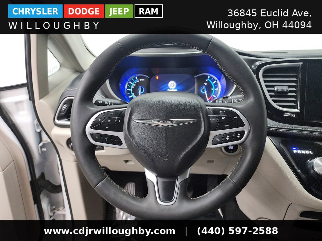 Used 2024 Chrysler Pacifica Limited FWD image 16