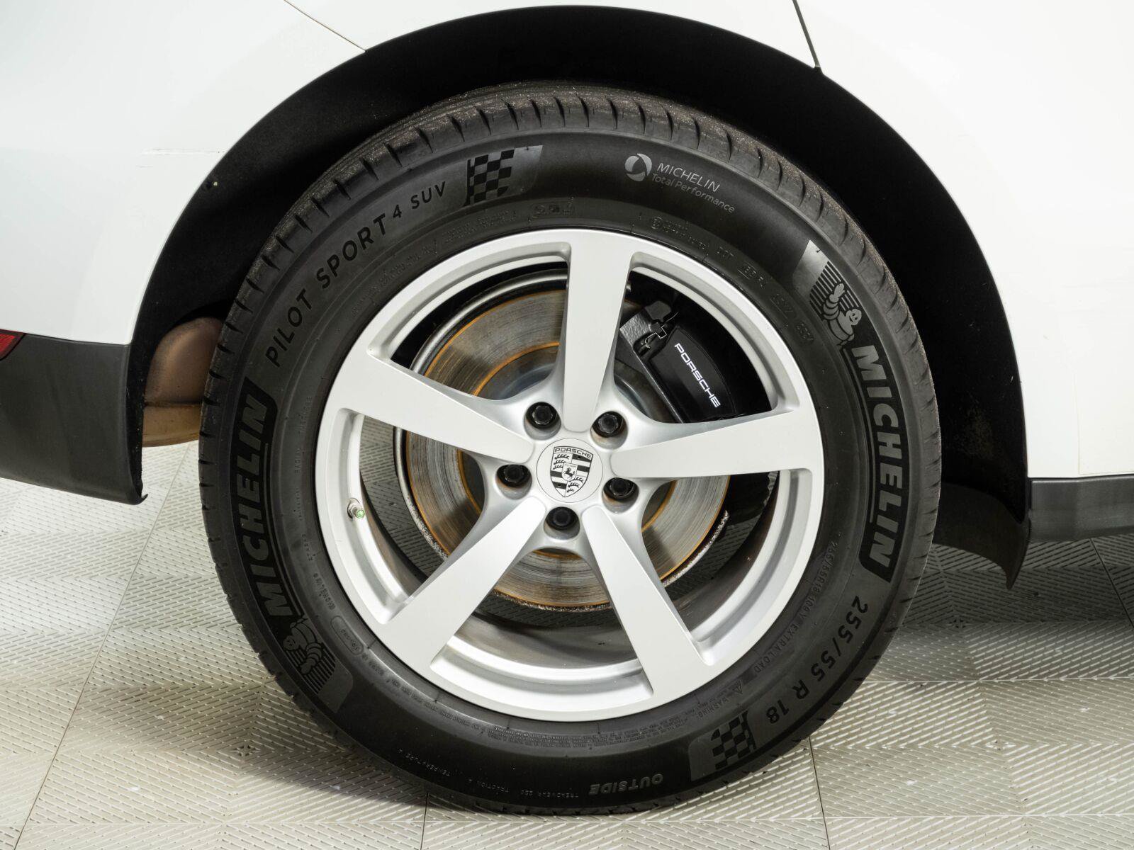 Used 2021 Porsche Macan AWD/4WD image 37