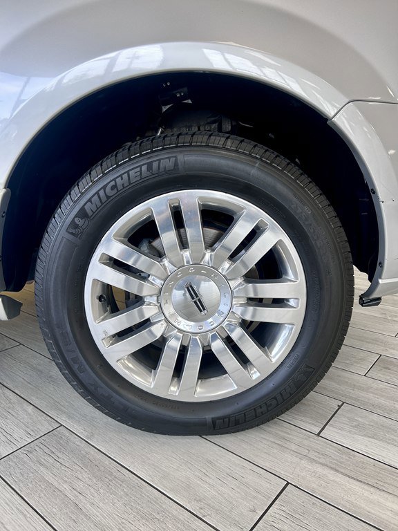 Used 2012 Lincoln Navigator 2WD image 19