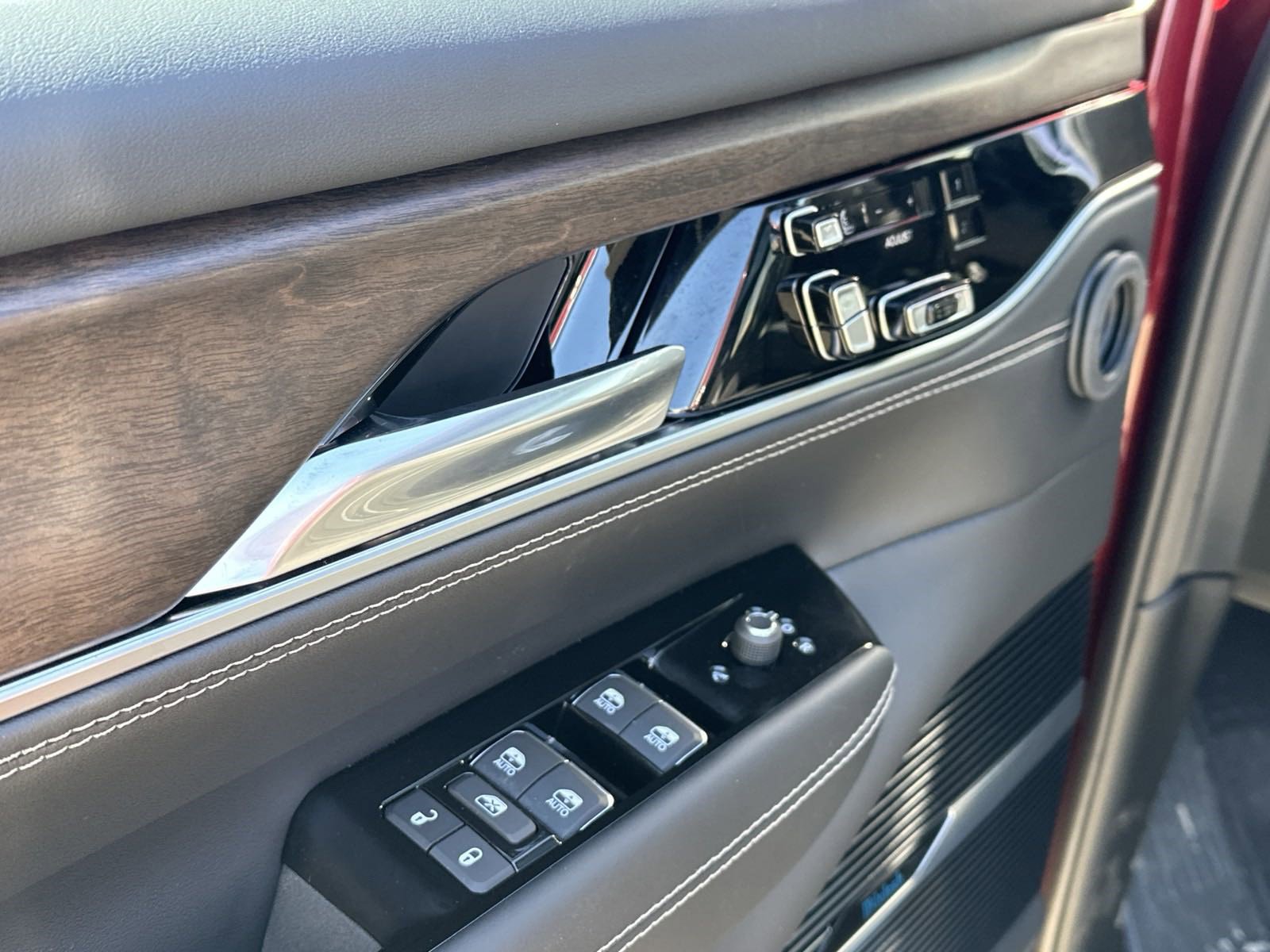 New 2023 Jeep Grand Wagoneer Series II w/ Premium Group II image 7