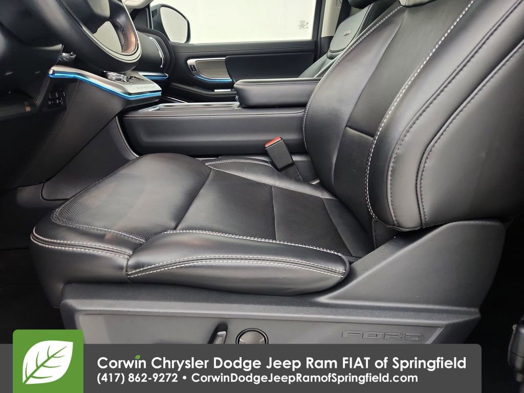 Used 2025 Ford Expedition Max Platinum AWD/4WD image 11
