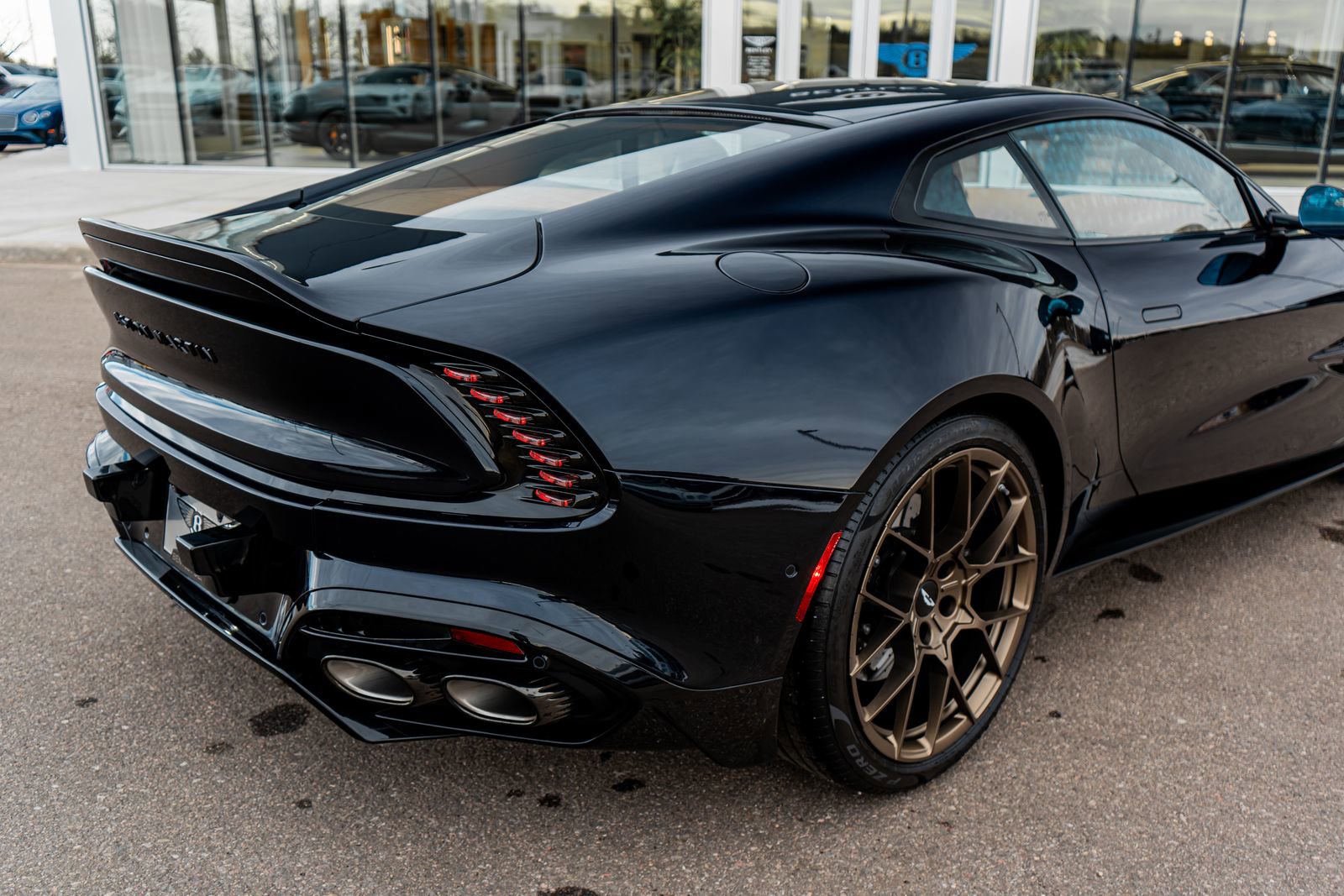 Used 2025 Aston Martin Vanquish V12 image 13