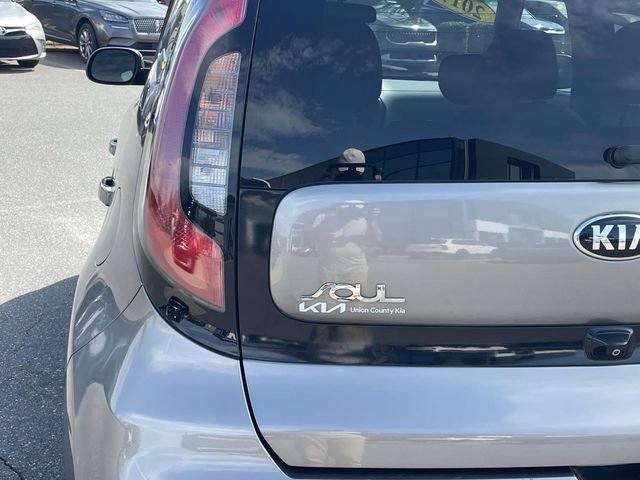 Used 2017 Kia Soul + image 10