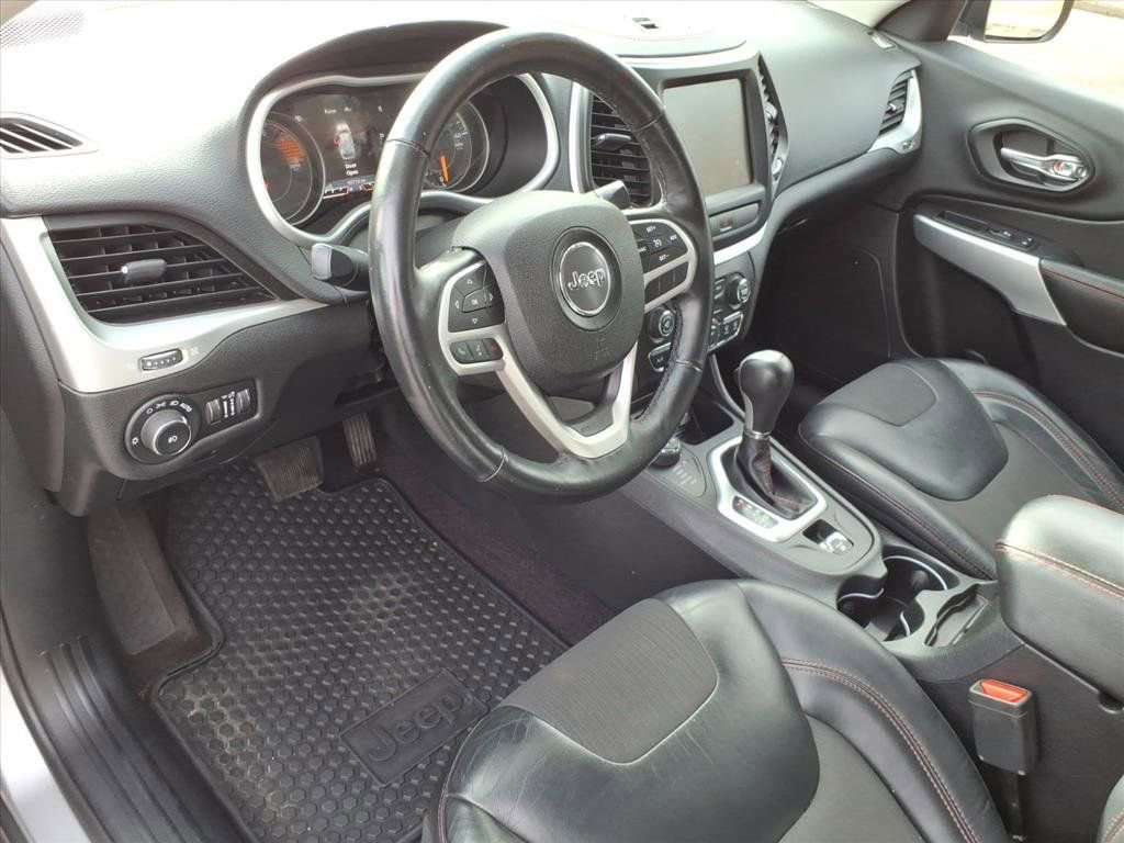 Used 2017 Jeep Cherokee Trailhawk w/ Cold Weather Group image 13