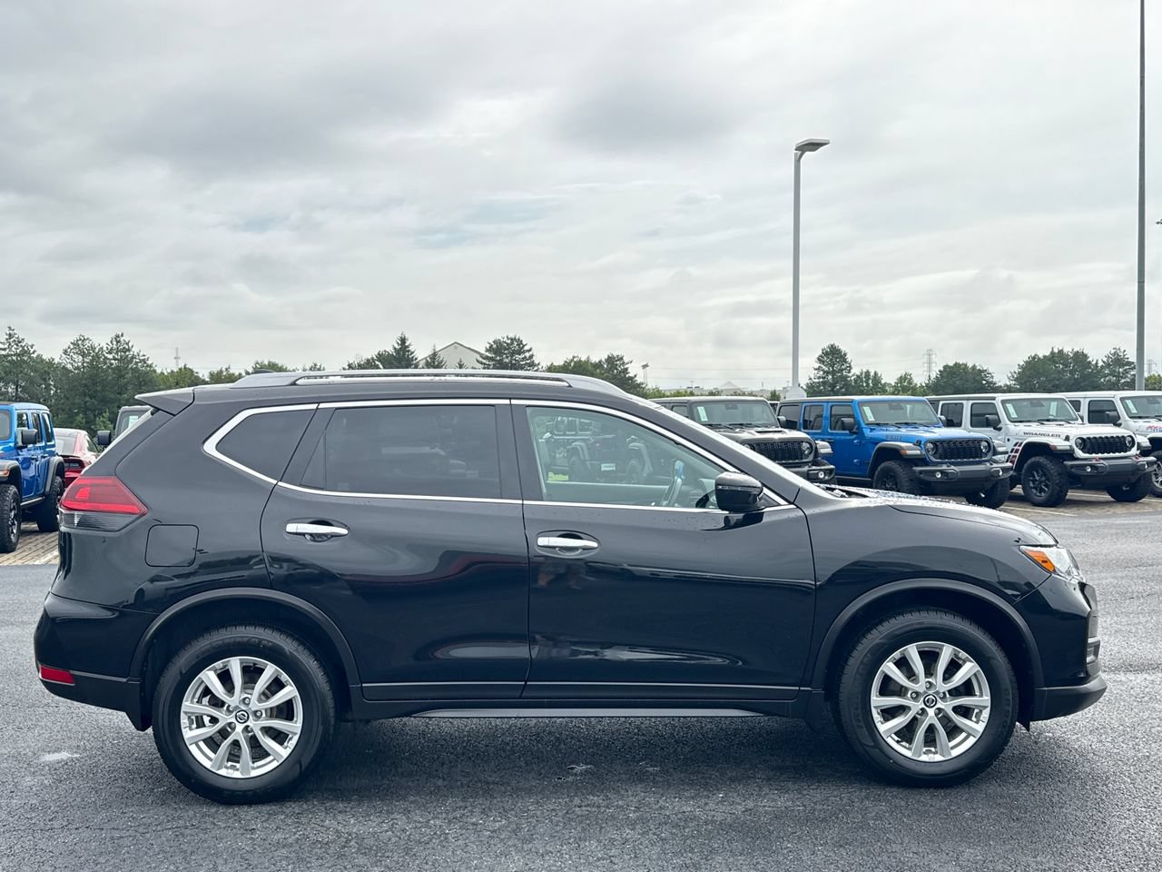 Used 2020 Nissan Rogue S AWD/4WD image 2