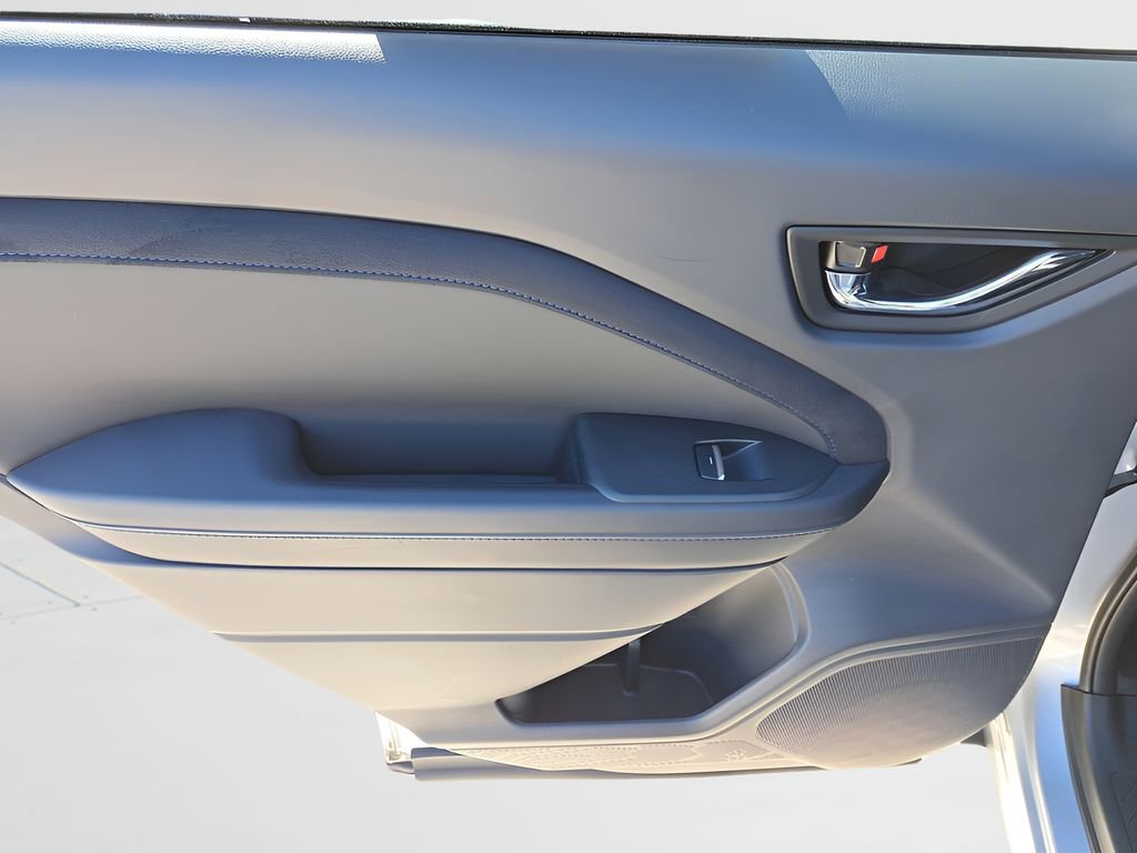 Used 2025 Subaru Forester Limited image 8